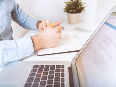 Worker at desk | BizTraffic
